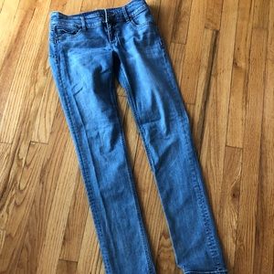 SOHO NEW YORK & COMPANY CURVE CREATOR SKINNY JEANS